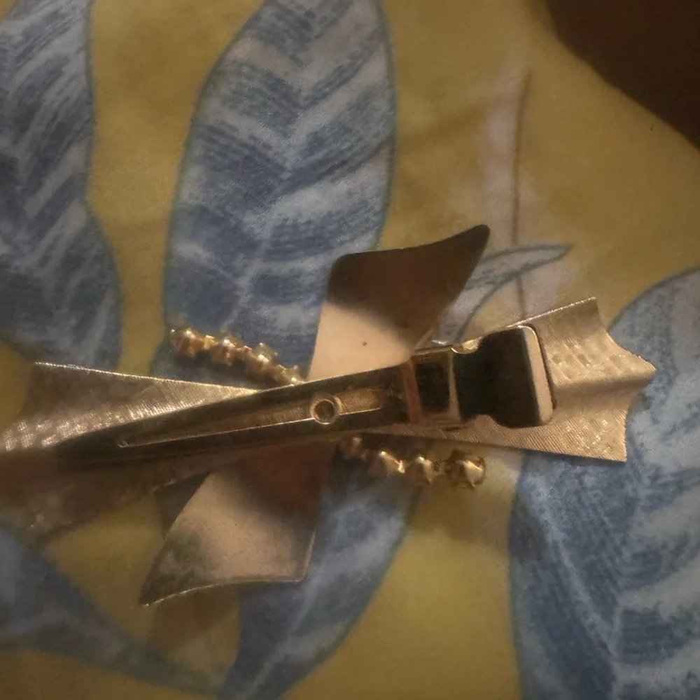 Vintage Gold-Tone Bow Hair Clip with Clear Rhinestones
